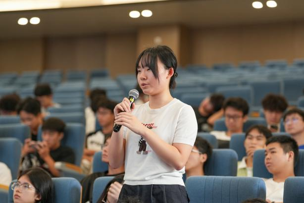 李建超书记讲授2025年秋季学期“思政第一课”-广州南方学院