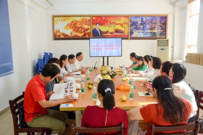 图书馆馆长.jpg